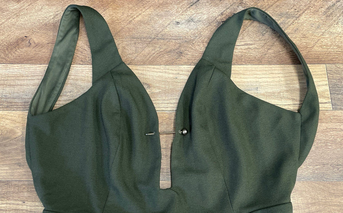ASOS Women's Green Plunge Neck Bar Detail Sleeveless Jumpsuit Sz 6 NWT