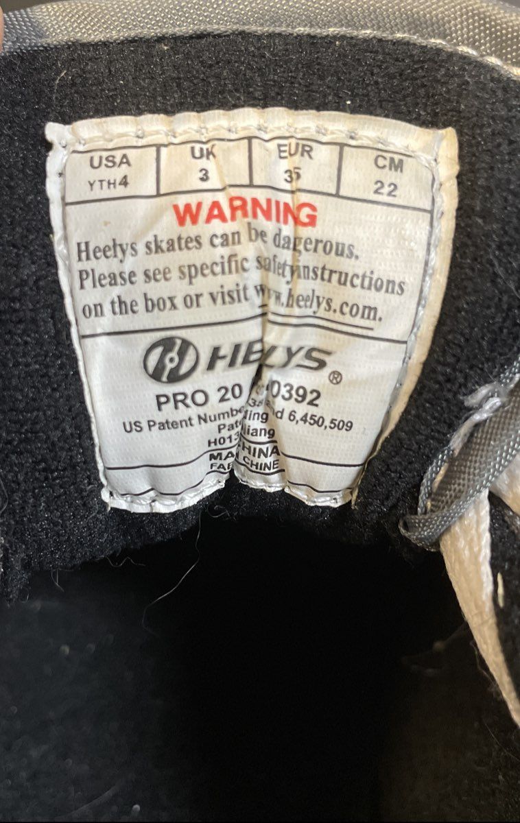 Heelys Pro 20 Grey White Canvas Wheeled Skate Shoes Size 4Y