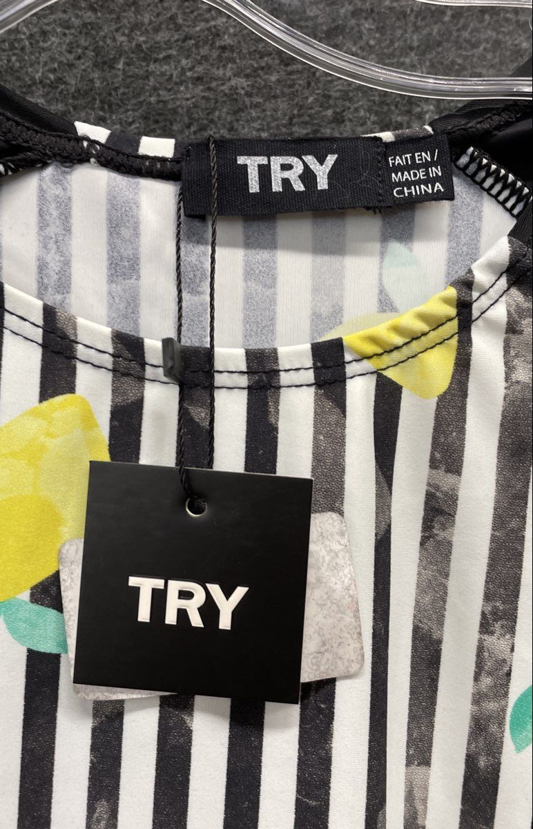 TRY Women's Fruit Print Cover Up Dress White Black Yellow Lemon Ruffled Sz 20