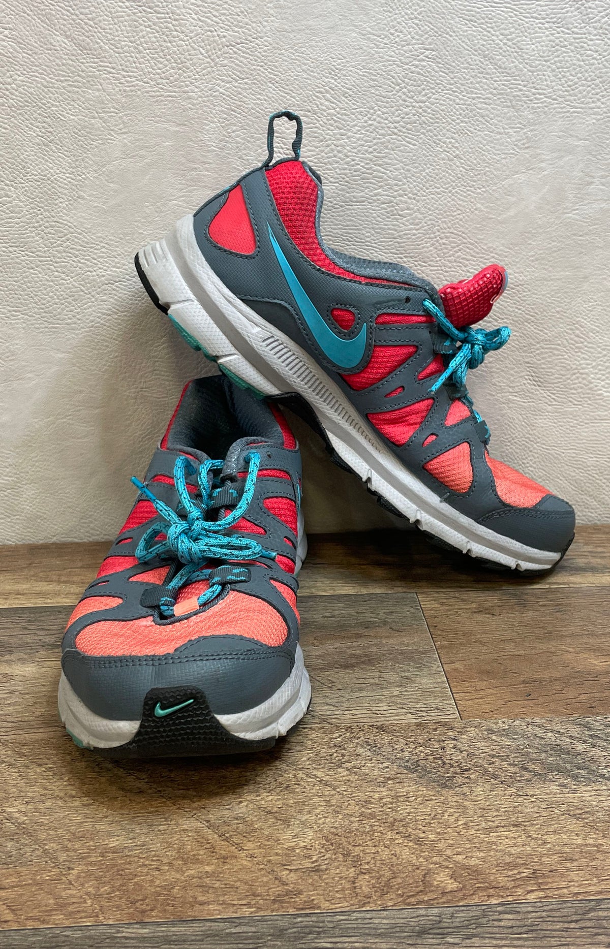 Nike Alvord 10 Grey Blue Orange Red Trail Running Shoes Women's Size 8.5