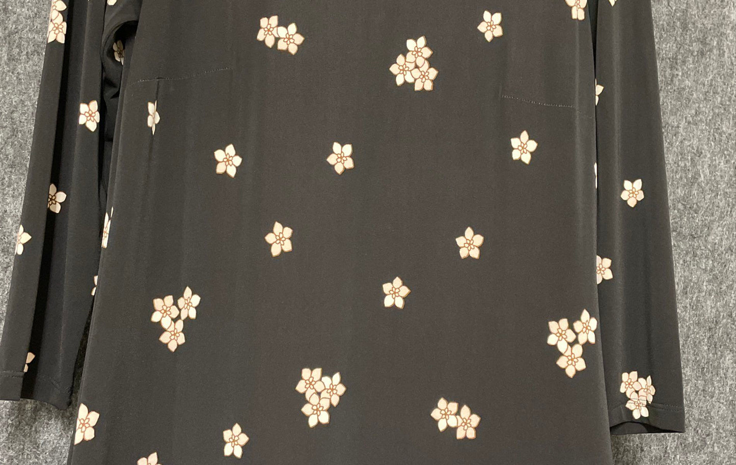 Tommy Hilfiger Women's Black Floral Print Ruffle Hem Long Sleeve Dress Sz 6
