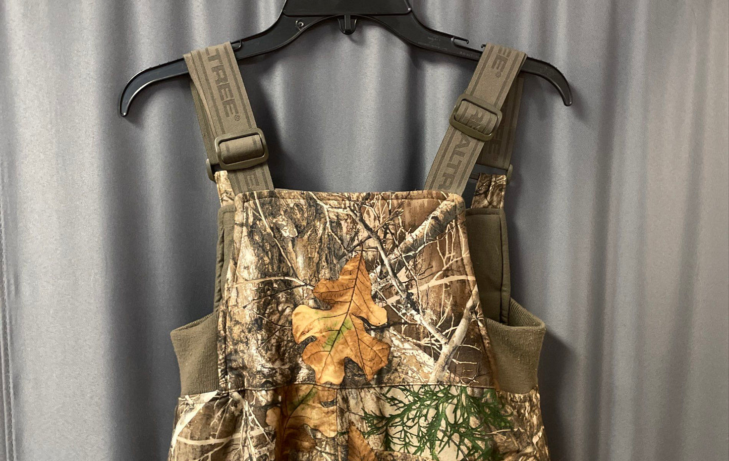 Realtree Youth Edge Camo Insulated Bib Overalls Cargo Pockets Zip Leg Sz L