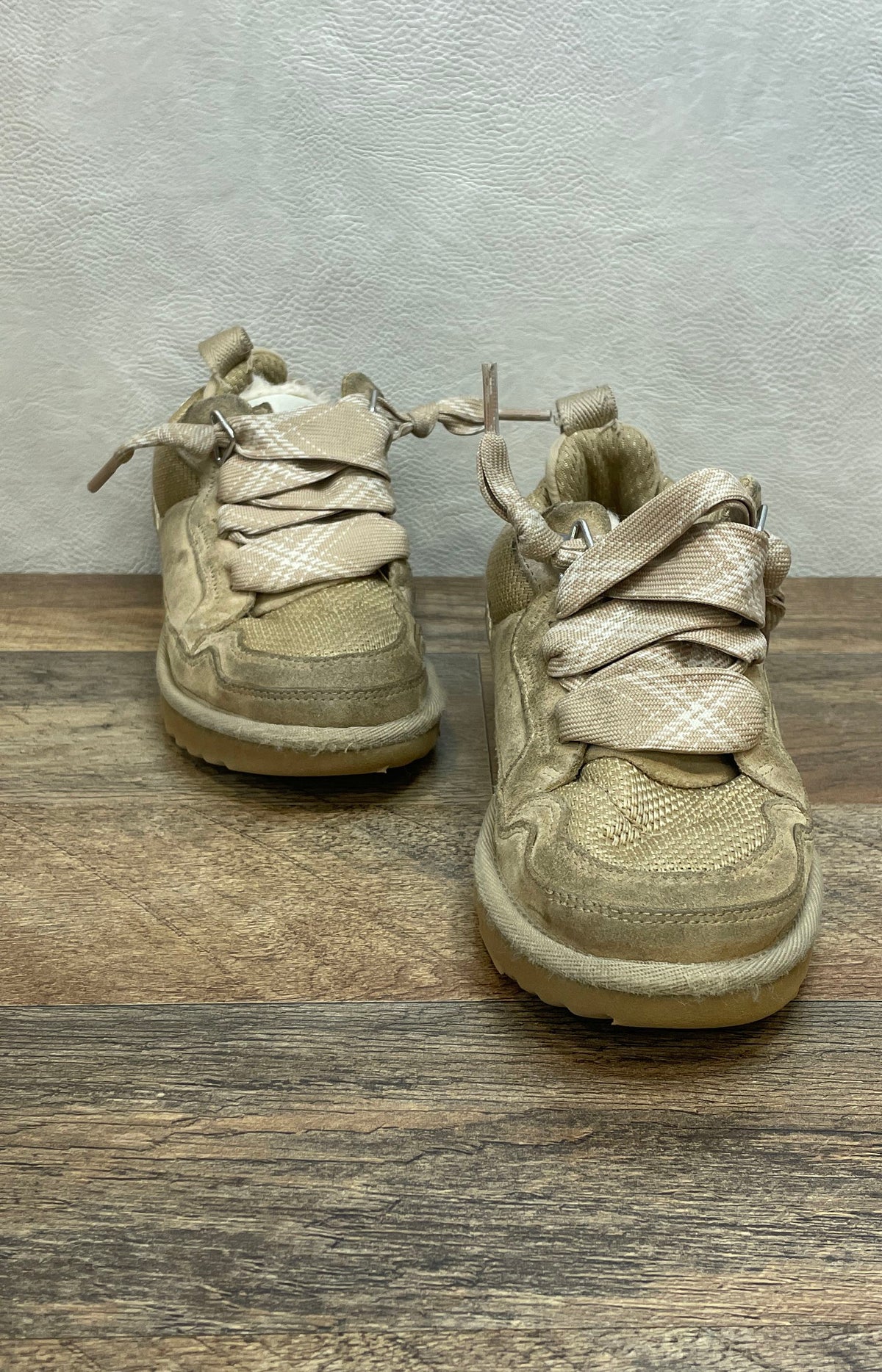 UGG Lowmel Sand Tan Kids Youth Fleece Lined Sneakers Size 2