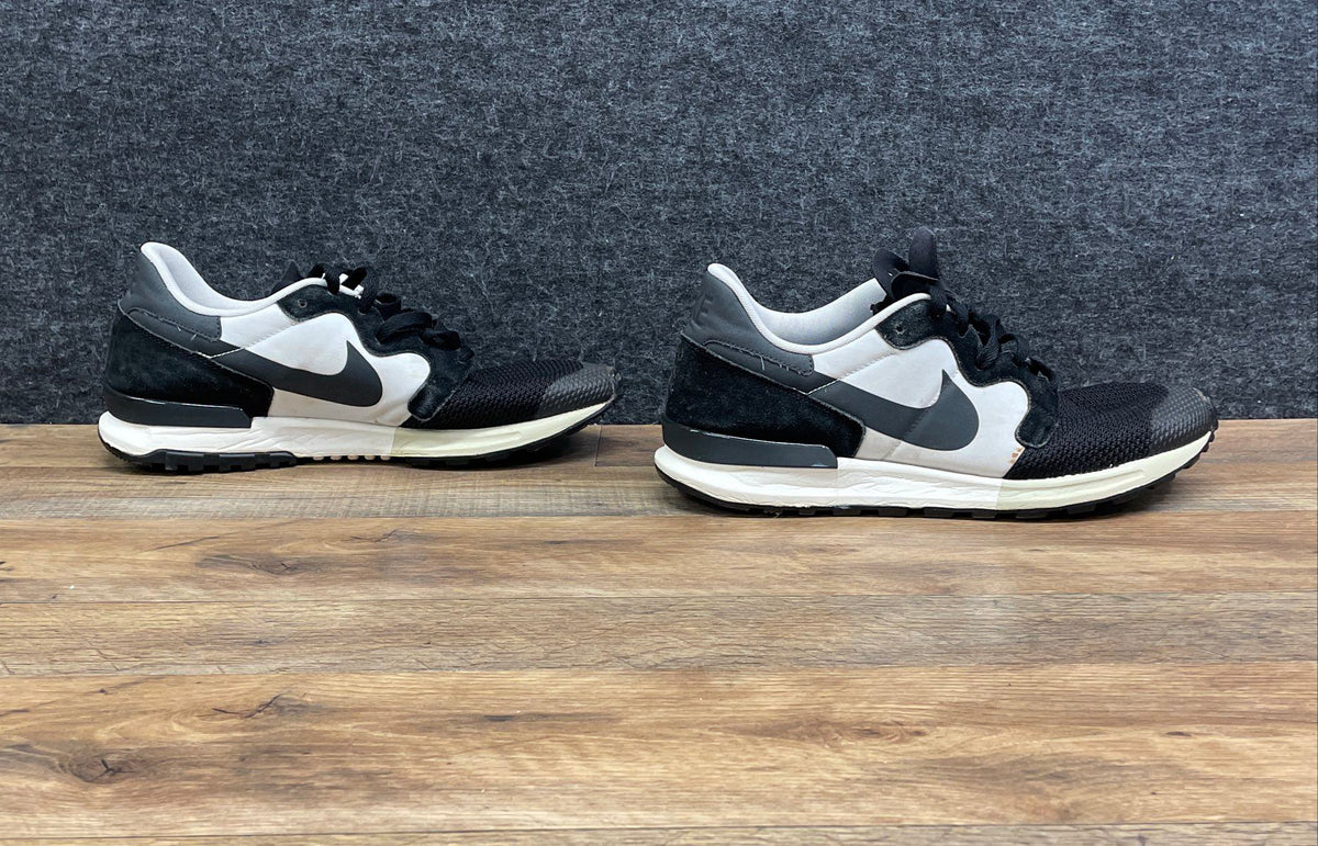 Nike Air Berwuda Black White Grey Running Sneakers Men's Size 12 555305-003