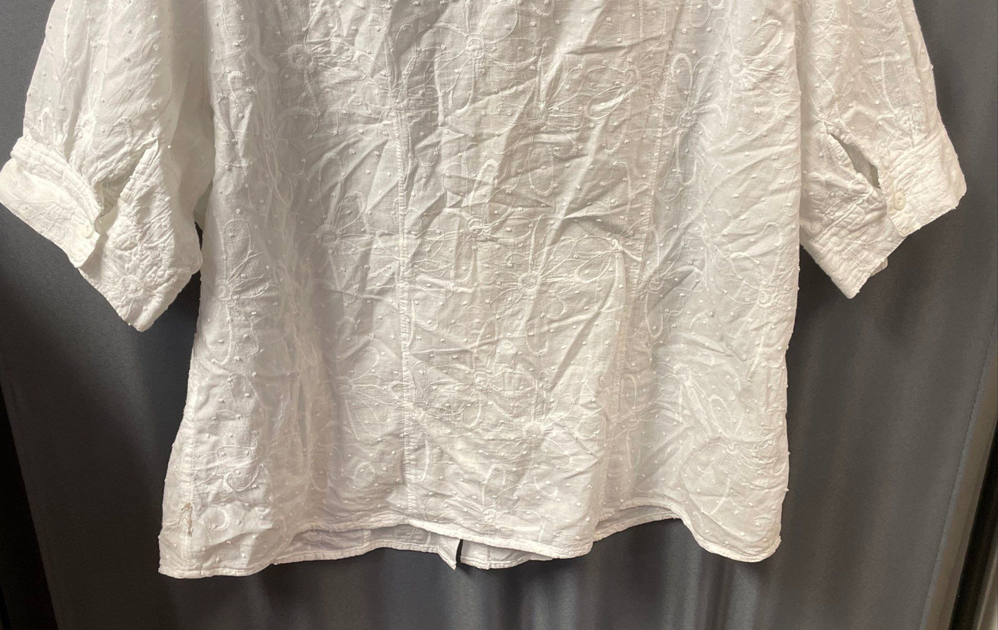 Woolrich Women's White Floral Embroidered Swiss Dot Short Sleeve Shirt Sz L