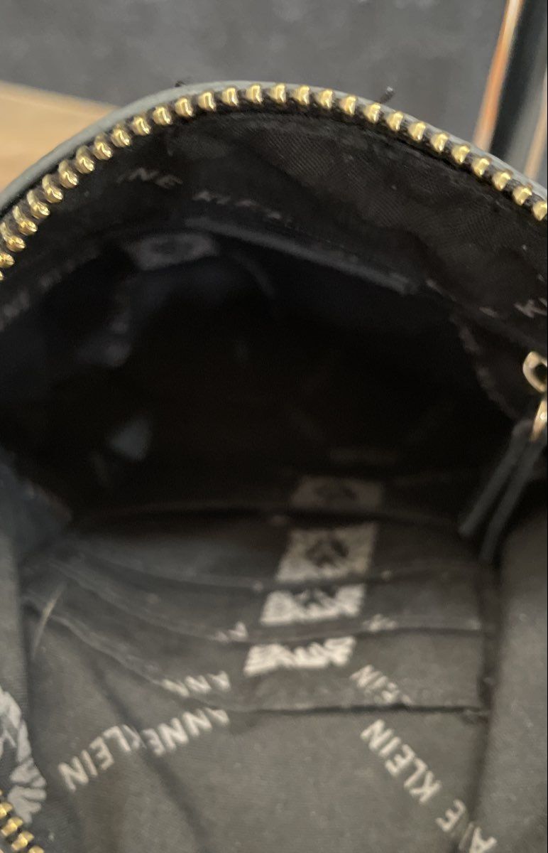 Anne Klein Black Pebbled Crossbody Handbag Gold Tone Lion Logo Sm/Med