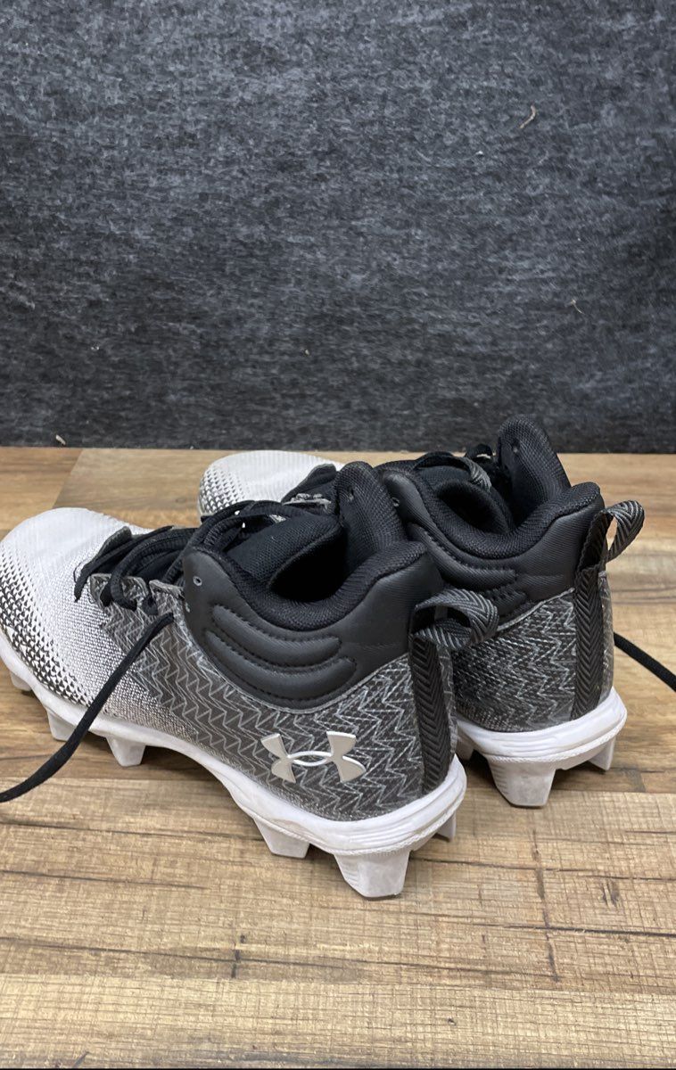 Under Armour Youth Black White Spotlight Franchise RM 2.0 Football Cleats 6Y