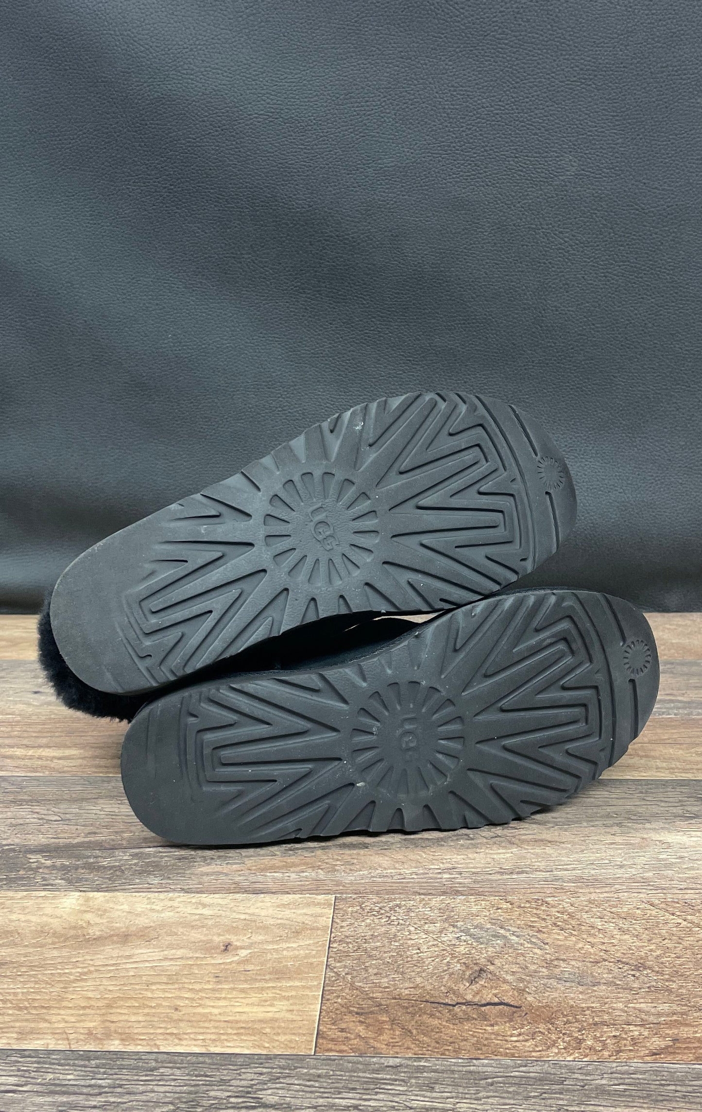 UGG Mini Bailey Bow II Black Suede Shearling Boots Women's Size 7