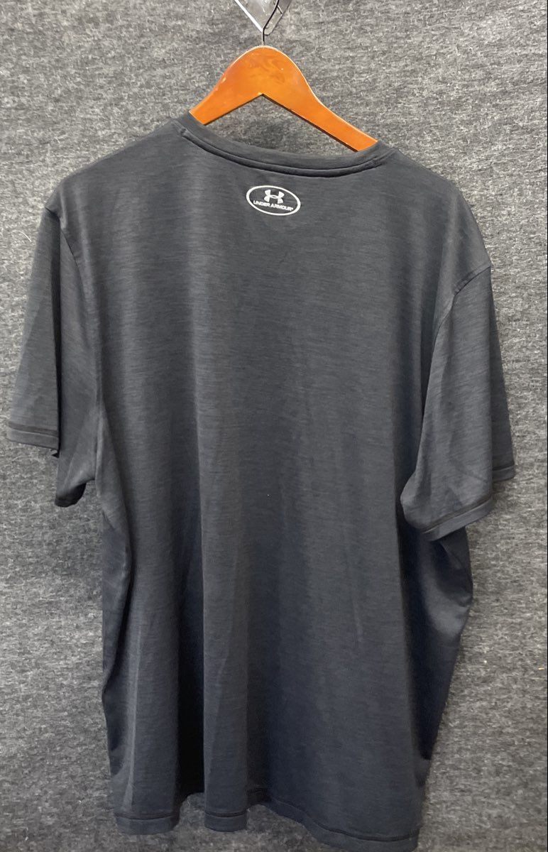 Under Armour Men's Black HeatGear V-Neck Loose Fit Short Sleeve T-Shirt Sz 2XL