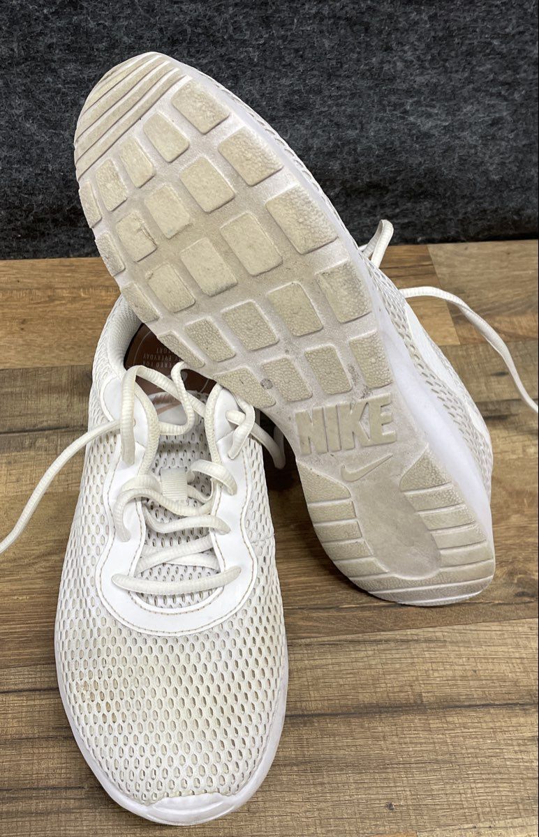Nike Tanjun Triple White Women's Lifestyle Sneakers Size 10