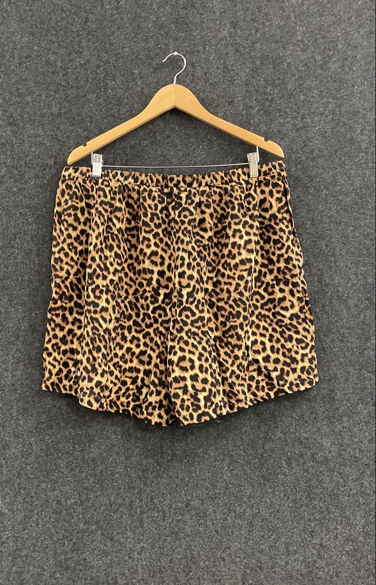Torrid Women's Leopard Print Elastic Waist Shorts Brown NWT Sz 2