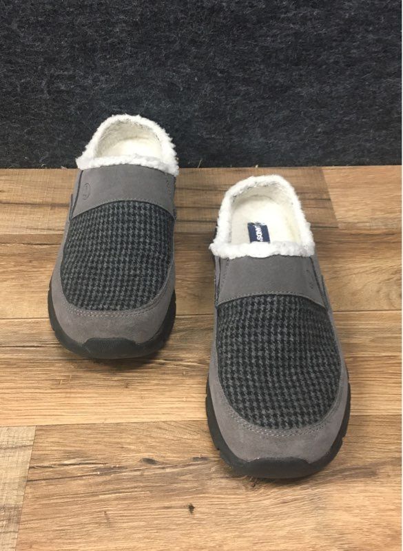 Boy's Lands' End All Weather Mule Beige Casual Shoe Size 7