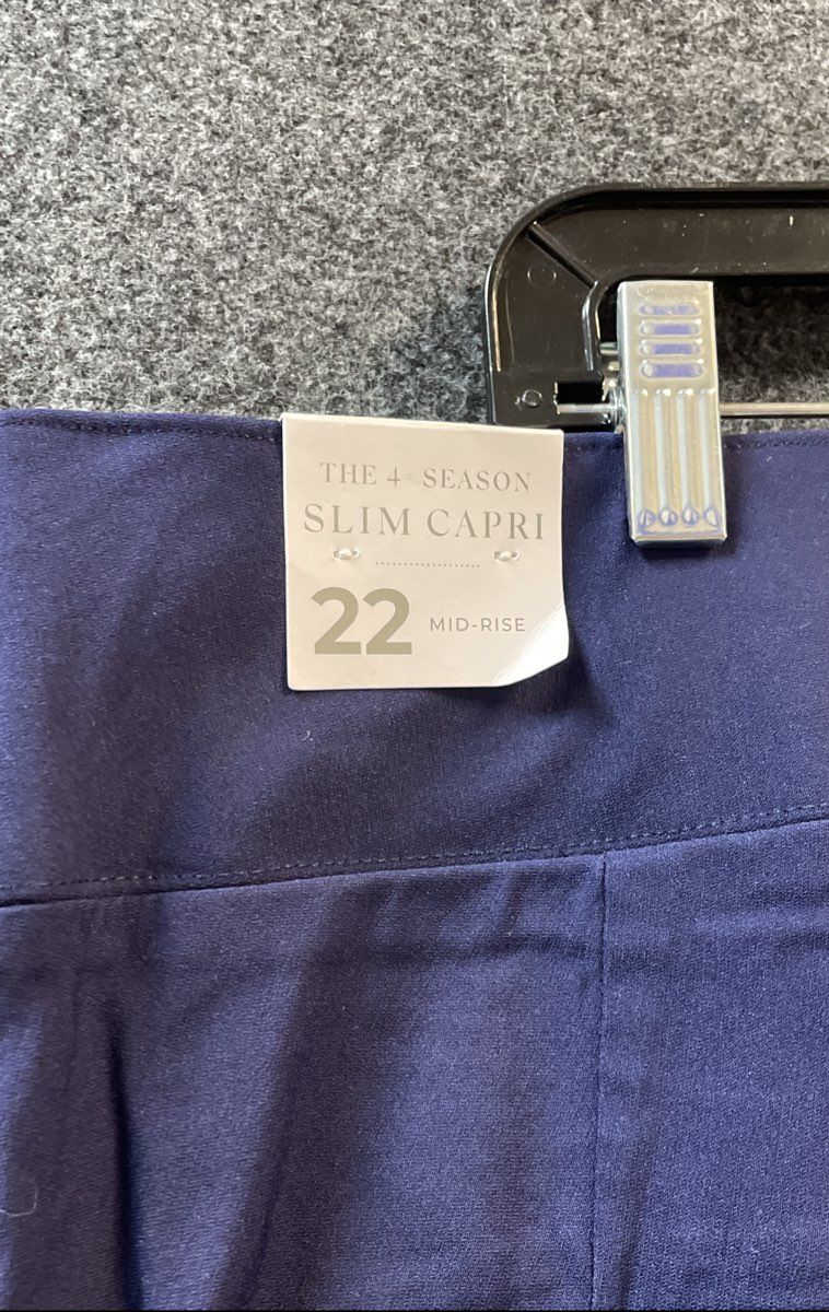 Lane Bryant Women's Navy Blue 4 Season Slim Capri Mid-Rise Pants Sz 22 NWT