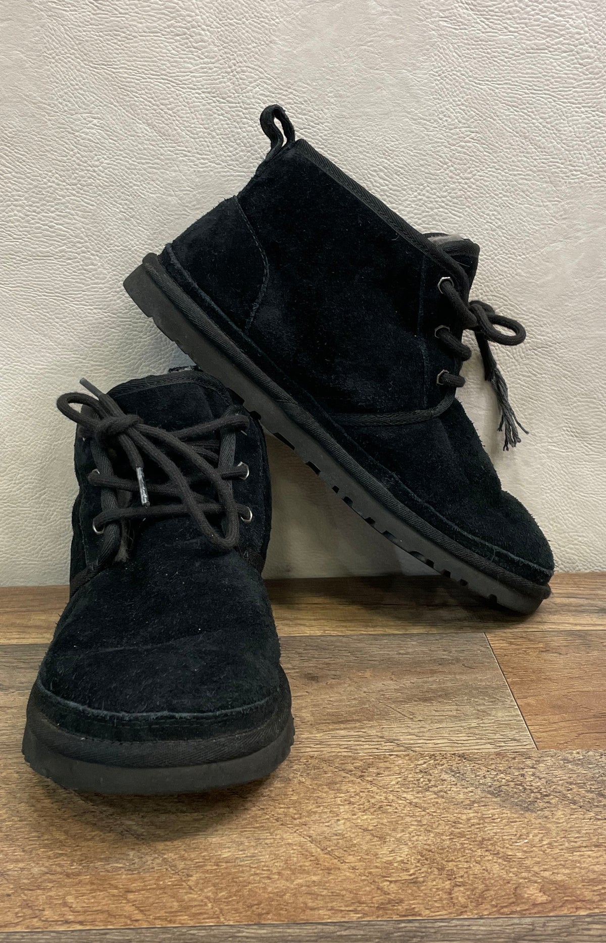 UGG Neumel Black Suede Lace-Up Chukka Boots Men's Size 9
