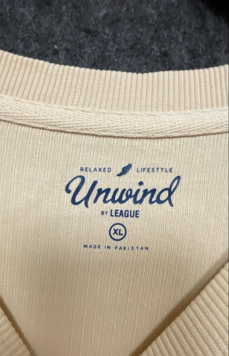 Unwind by League Women's Cream Ribbed Anna Maria Patch Cropped Shirt Sz XL