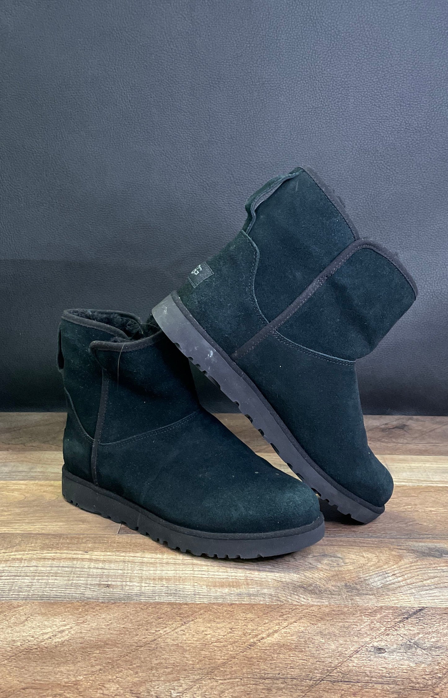 UGG Classic Mini II Black Suede Shearling Lined Boots Women's Size 7