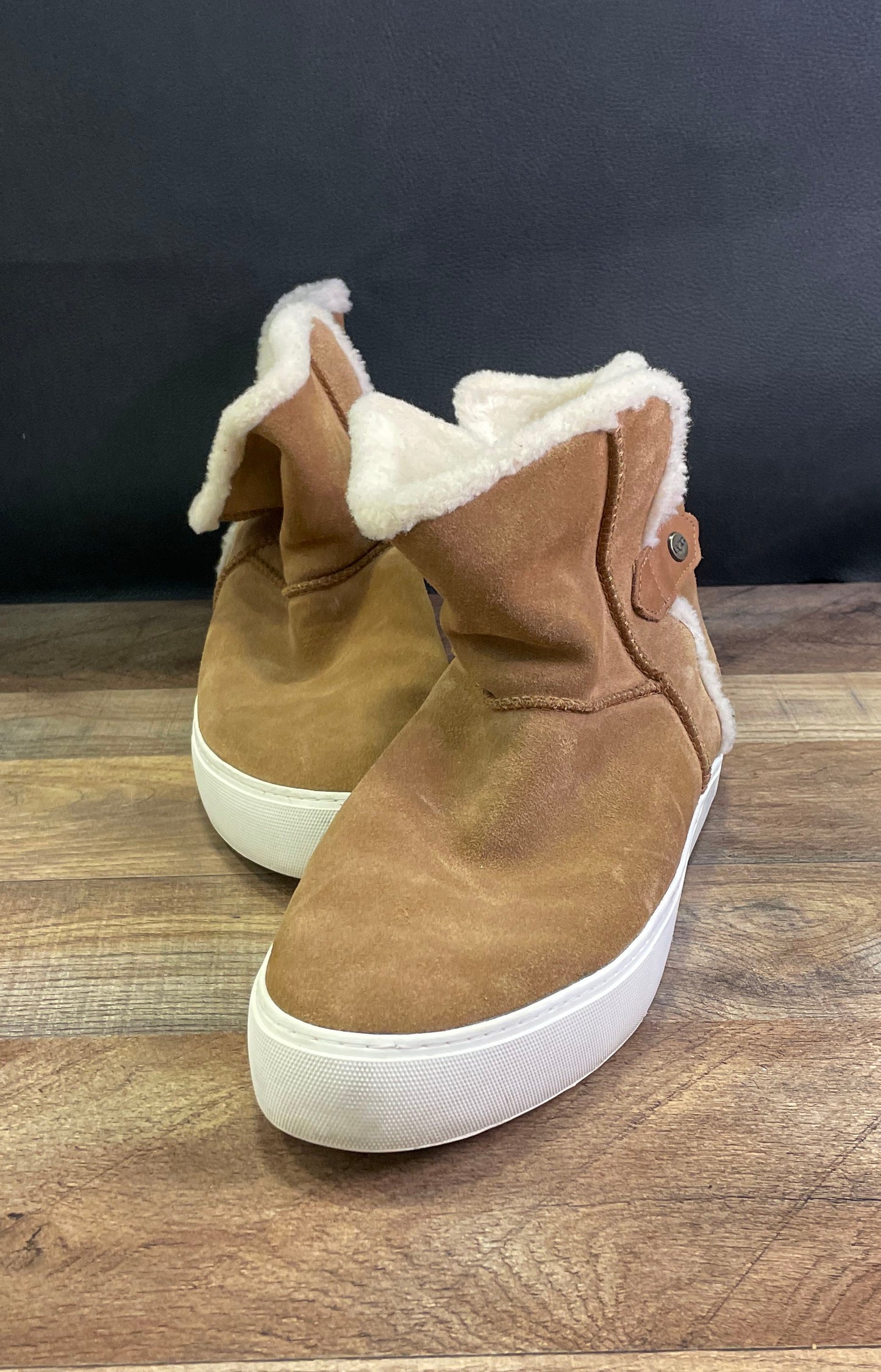 UGG Lynus Chestnut Suede Sheepskin Lined Sneaker Boots Women's Size 12