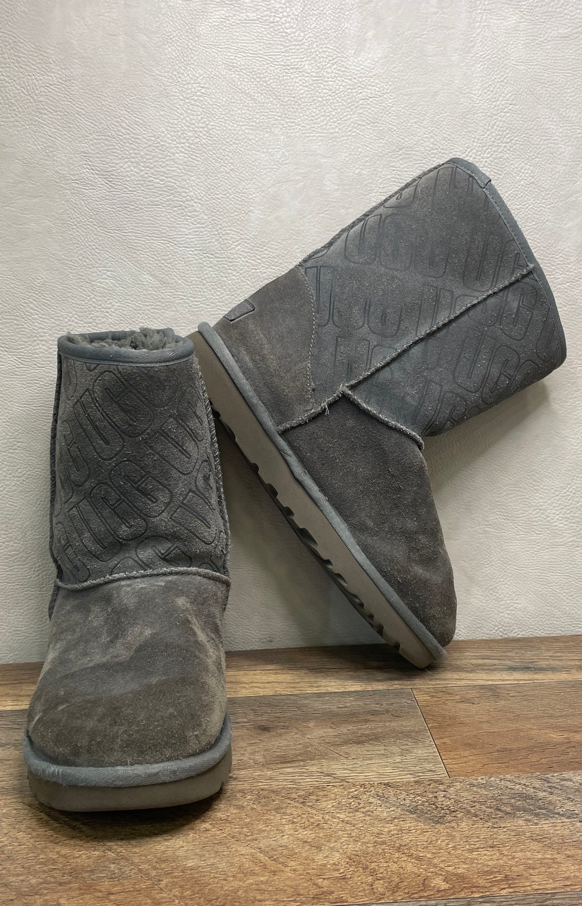 UGG Classic Short Logo Grey Suede Sheepskin Boots Women's Size 8