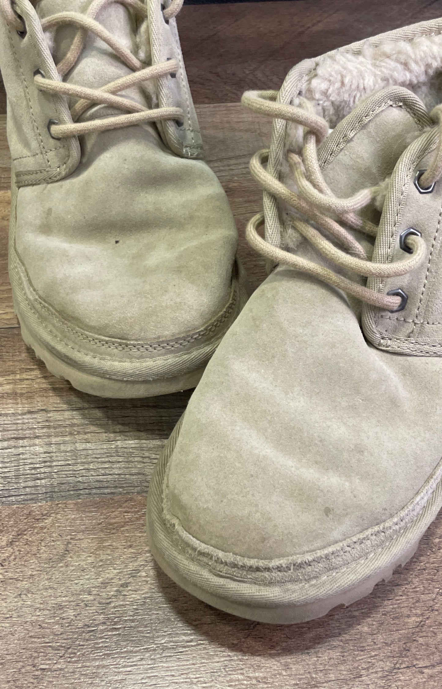 UGG Neumel Sand Suede Sheepskin Lined Lace-Up Chukka Boots Women's Size 7