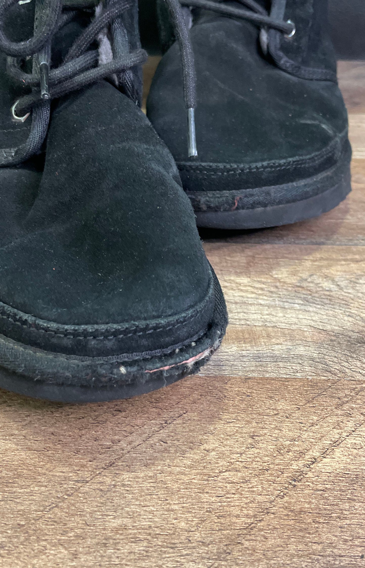 UGG Neumel 3236 Black Suede Sheepskin Lined Chukka Boots Men's Size 10
