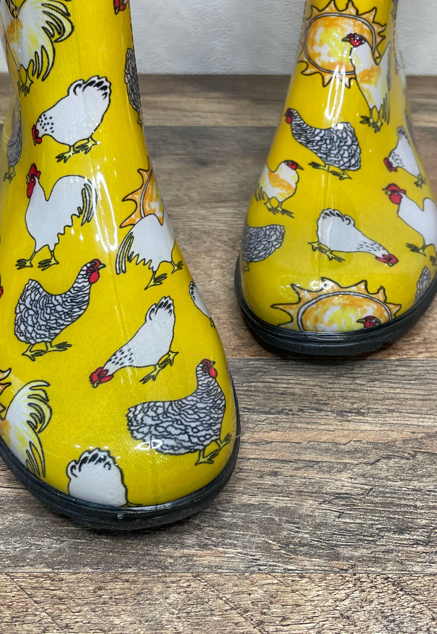 Sloggers Chicken Yellow 10-inch Rain Garden Boots Women's Size 6 NWT