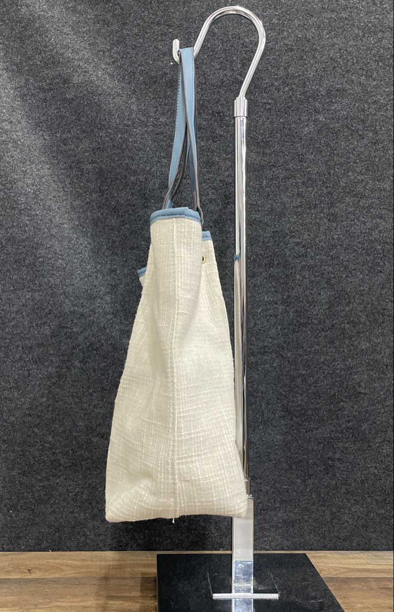 Adrienne Vittadini White Woven Fabric Blue Trim Tote Bag Gold Hardware