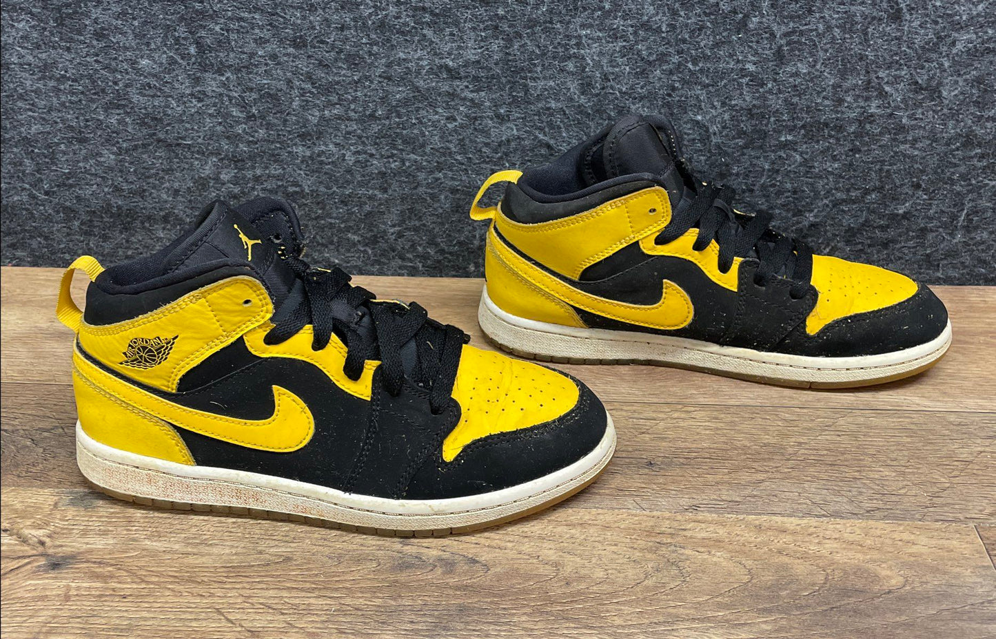 Nike Air Jordan 1 Mid New Love Black Varsity Maize GS Youth Size 3Y