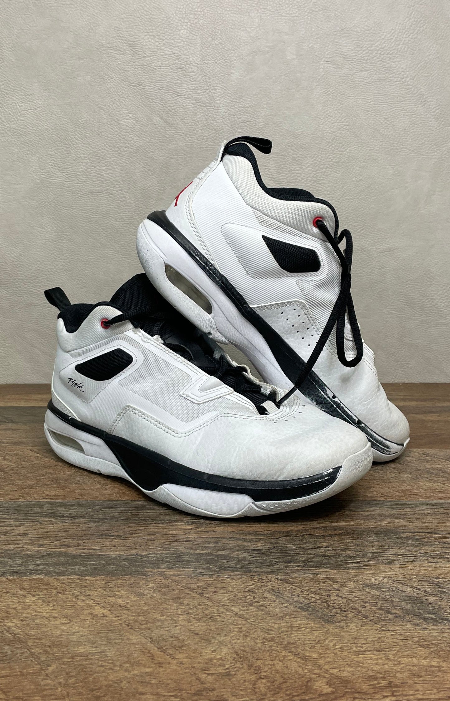 Nike Jordan Max Aura 5 GS White Black University Red Basketball Shoes Size 7Y