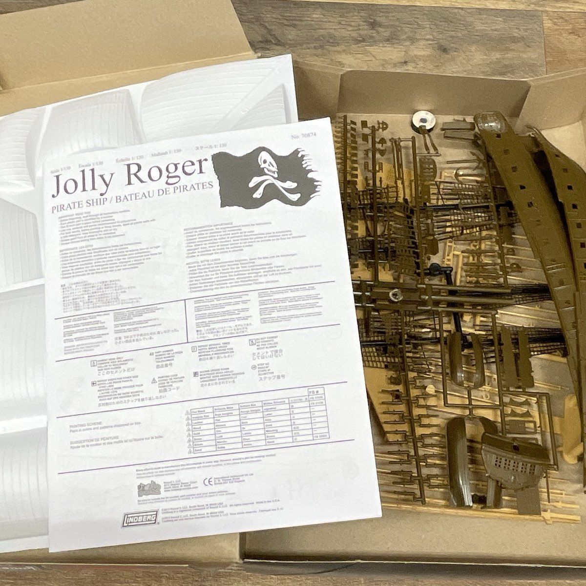 Lindberg Jolly Roger Pirate Ship Model Kit 1:130 Scale #70874 Open Box