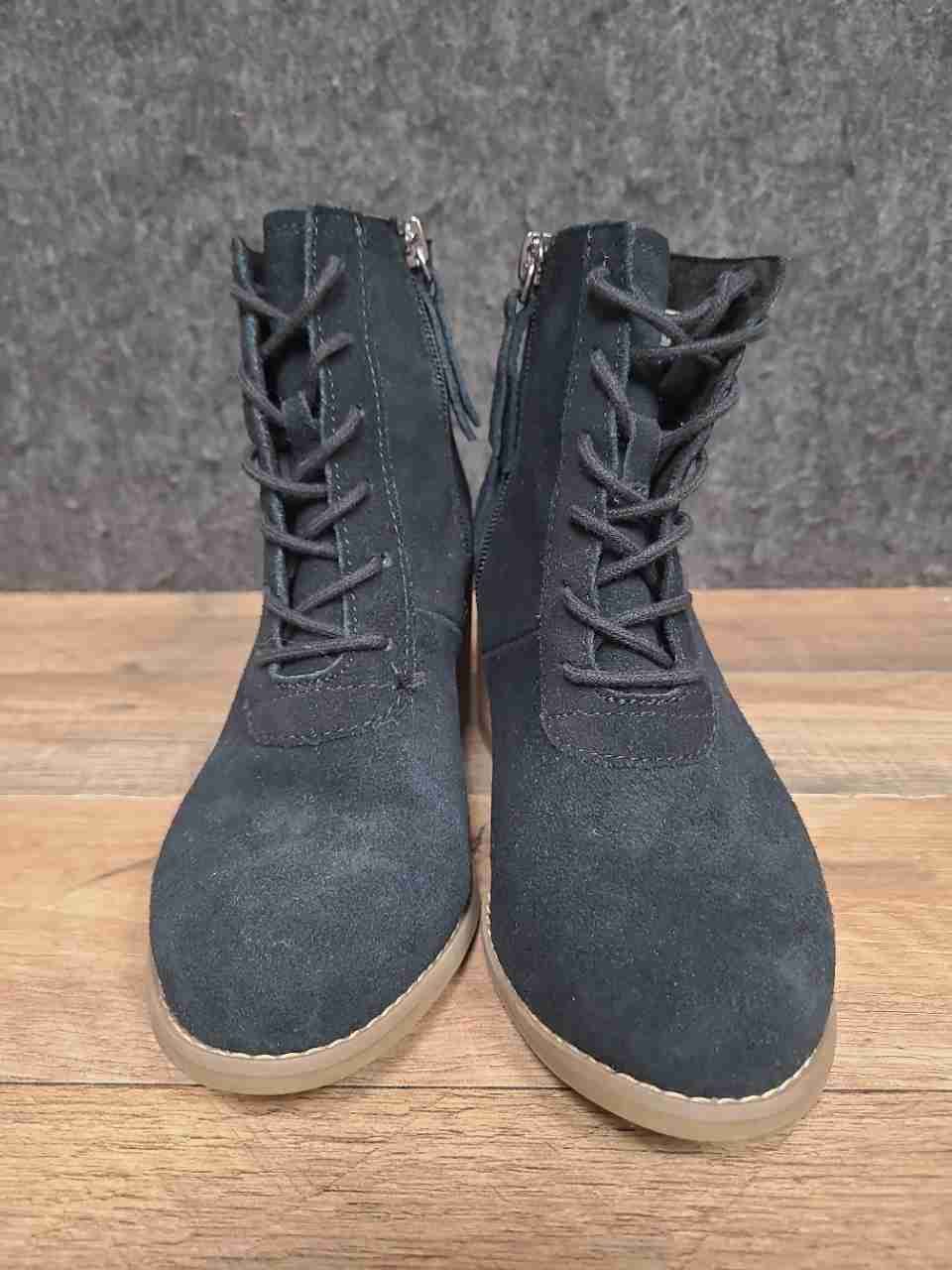 TOMS Lyla Black Suede Lace Up Ankle Boots Block Heel Women's Size 5.5