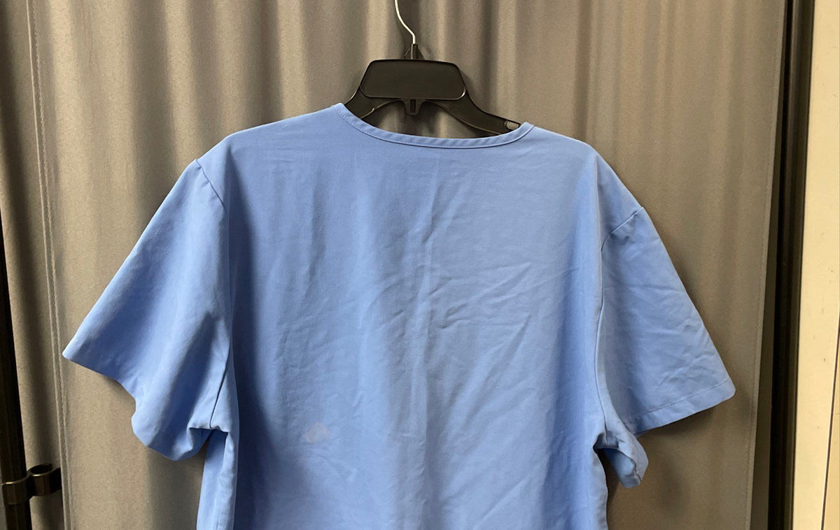 FIGS Men's Leon Three Pocket Scrub Top Light Blue V-Neck Size XL