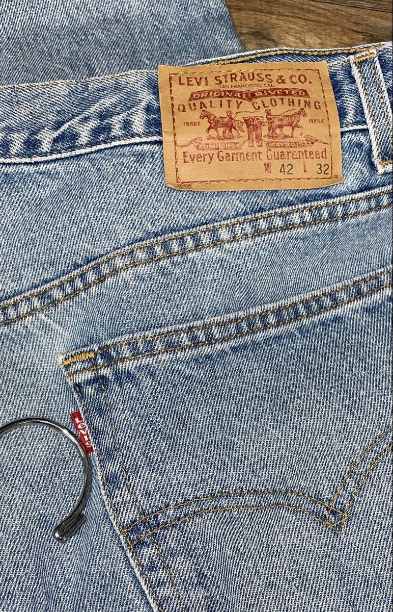 Vintage 90s Levi's Men's Light Wash Blue Denim Jeans Sz 42x32