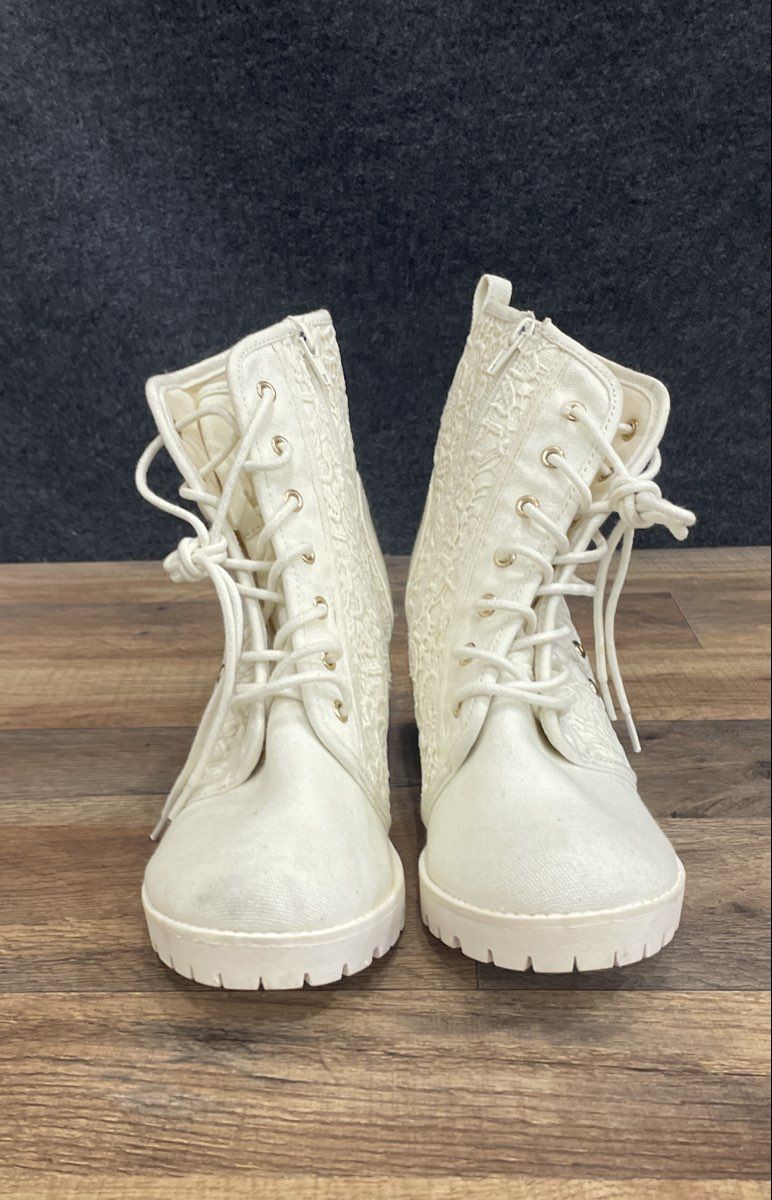 Report White Crochet Lace-Up Heeled Ankle Boots Women's Size 9