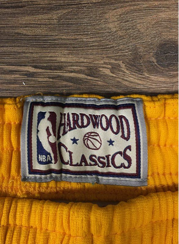 Mitchell & Ness Men's Los Angeles Lakers Hardwood Classics Mesh Shorts Gold Sz S