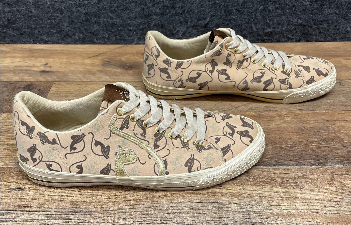 Baby Phat Kimora Lee Simmons Cat Print Tan Canvas Low Top Sneakers Women's Sz 11