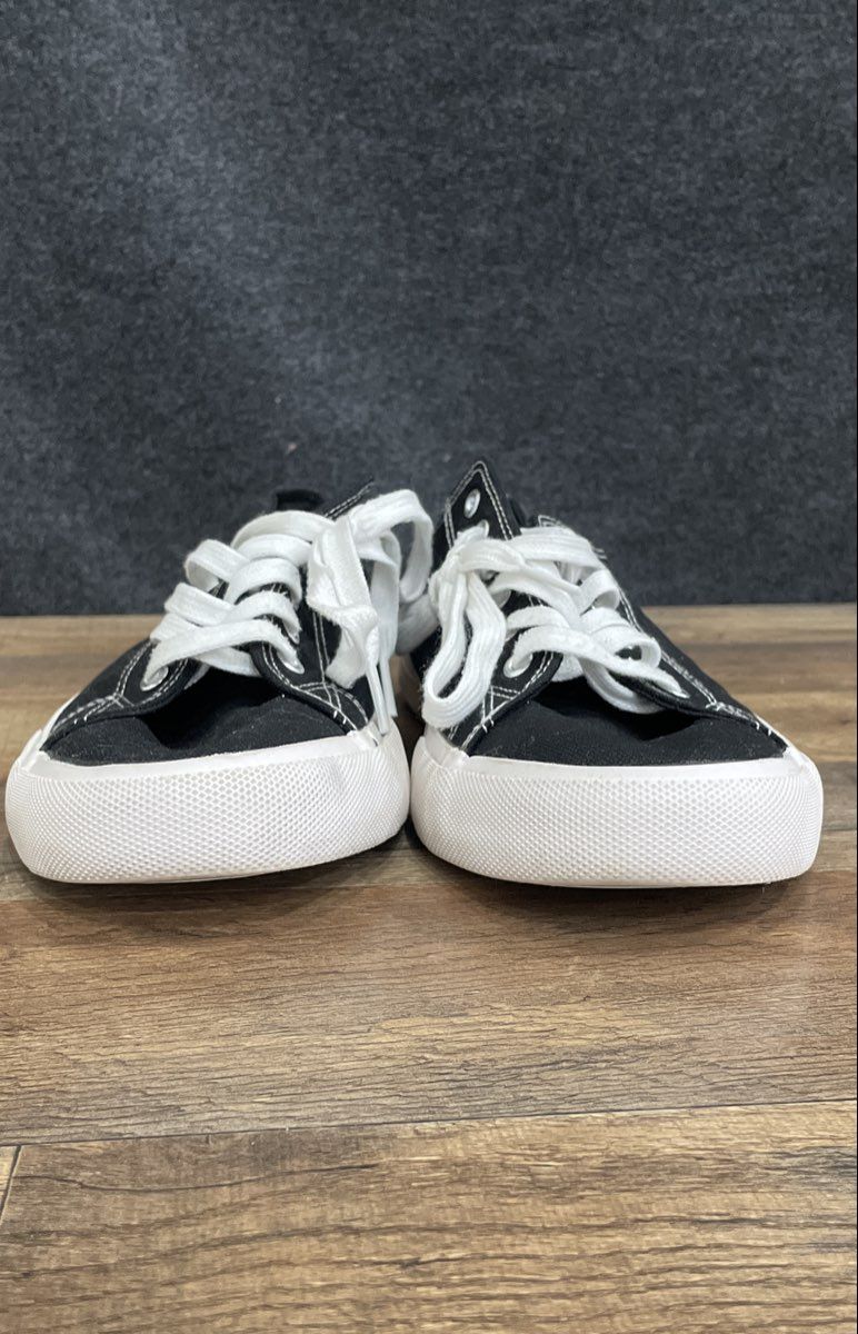 Torrid Black Canvas Low Top Sneakers Women's Size 11WW Extra Wide