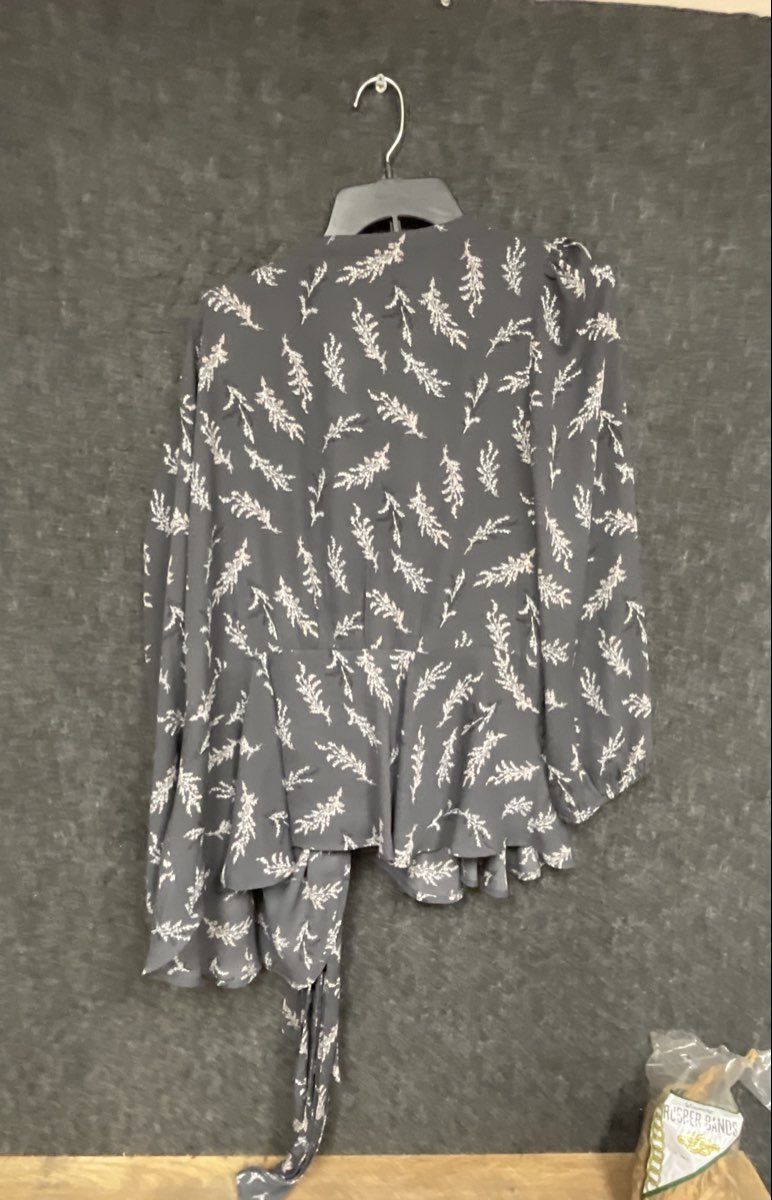 LOFT Women's Gray Floral Wrap Top Blouse Tie Waist Long Sleeve NWT Sz XL