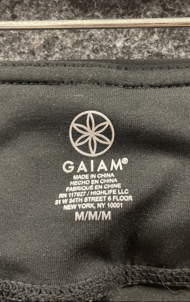 Gaiam Women's Black Cropped Yoga Pants High Rise Om Cut Ladder Detail Sz M NWT