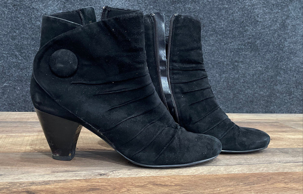 Black Suede Ruched Ankle Boots Pointed Toe Side Zip Women's Size 8.5 N
