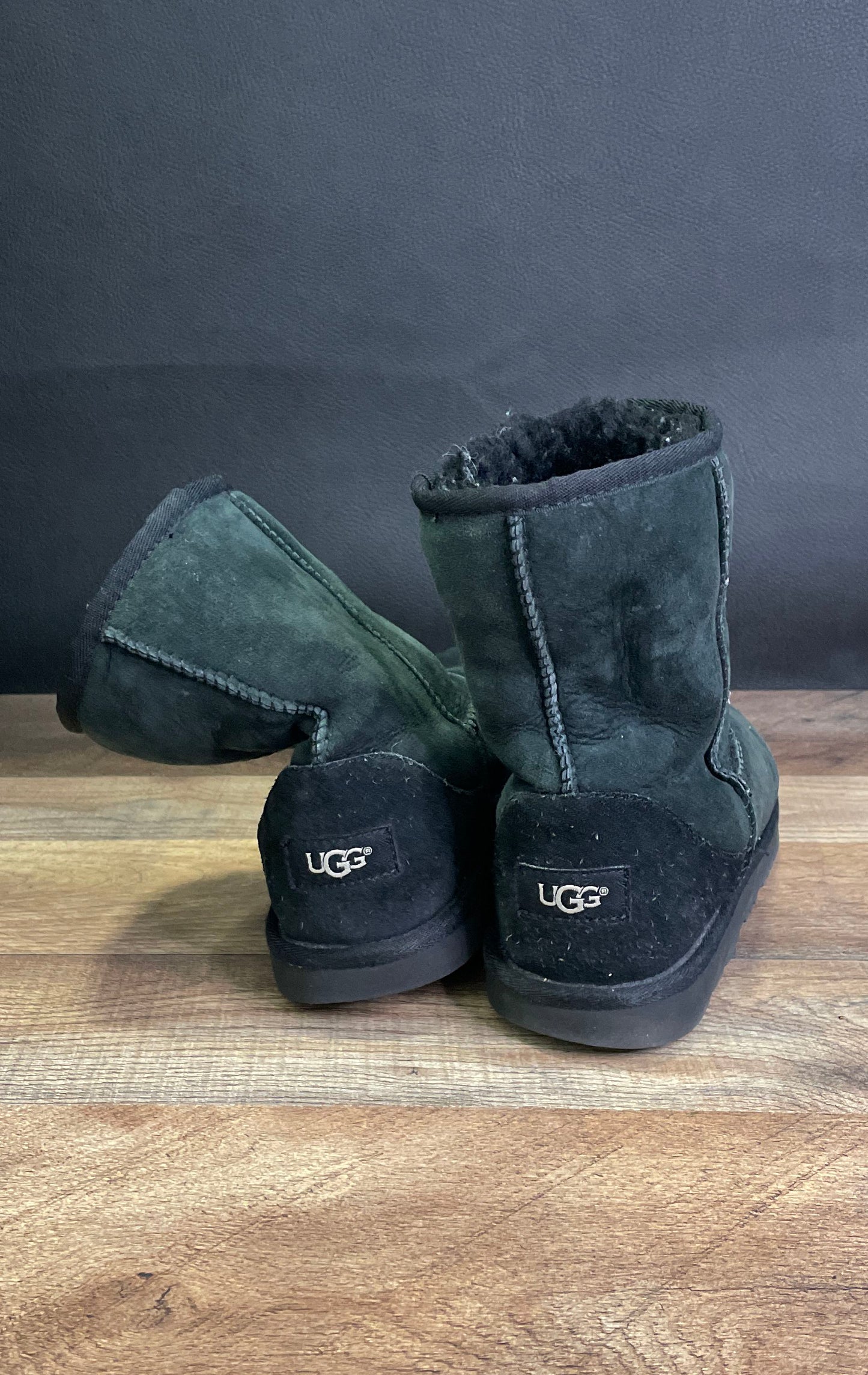 UGG Classic Short II Black Suede Shearling Lined Ankle Boots Women's Size 6