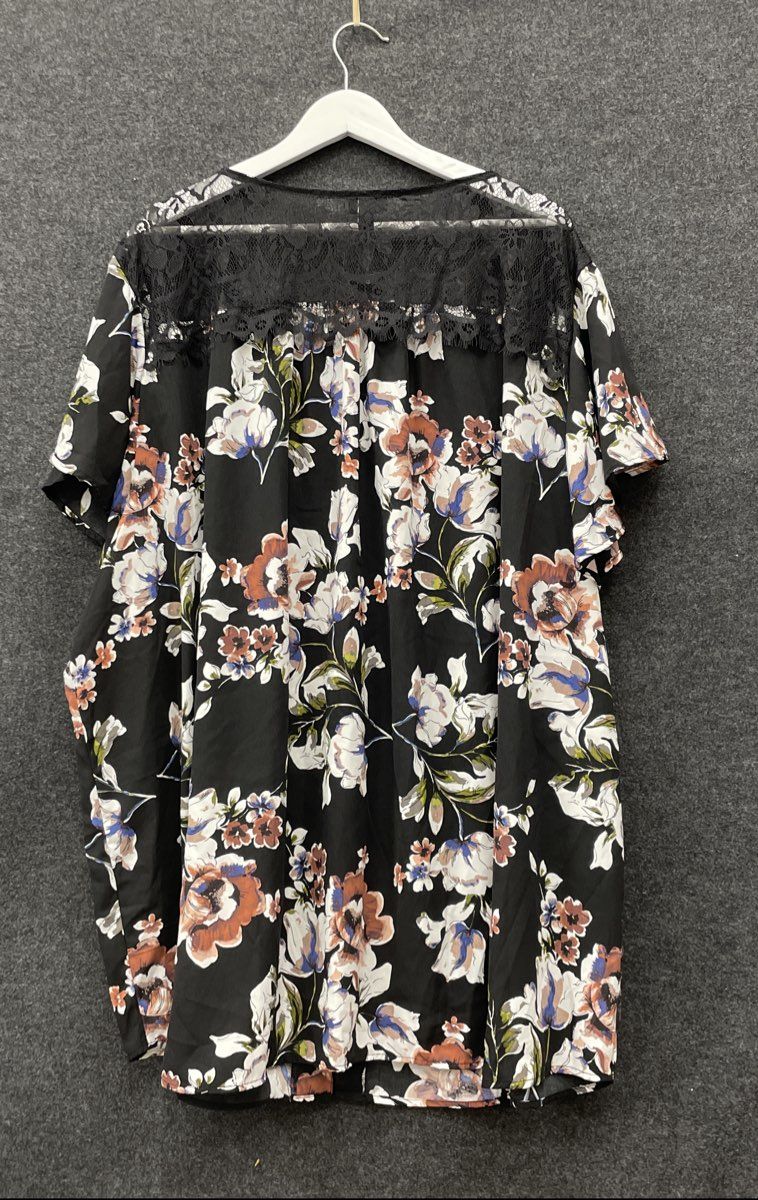 Torrid Women's Black Floral Lace Inset Flutter Sleeve Blouse NWT Sz 5