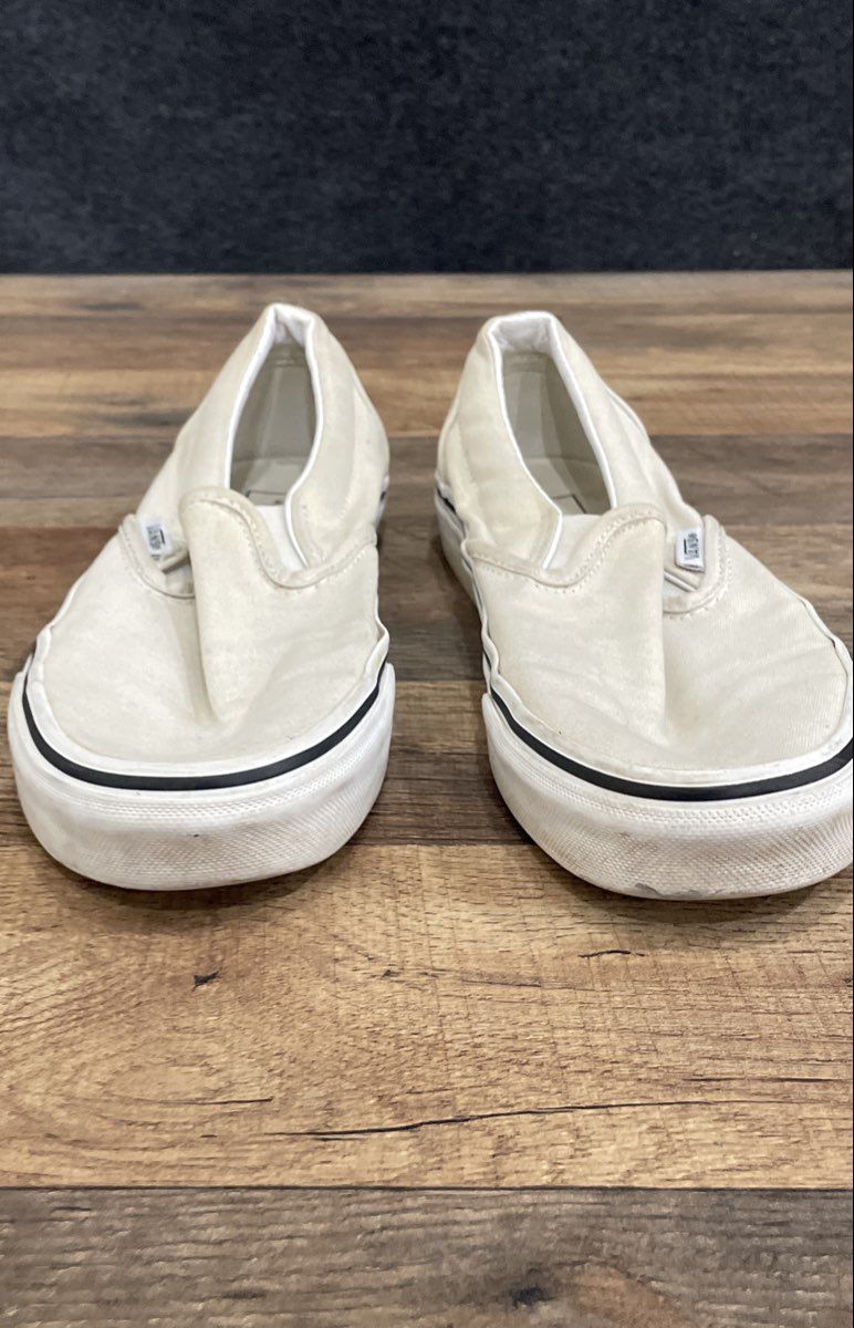 Vans Classic Slip-On White Canvas Skate Shoes Men's Size 6 Women's Size 7.5