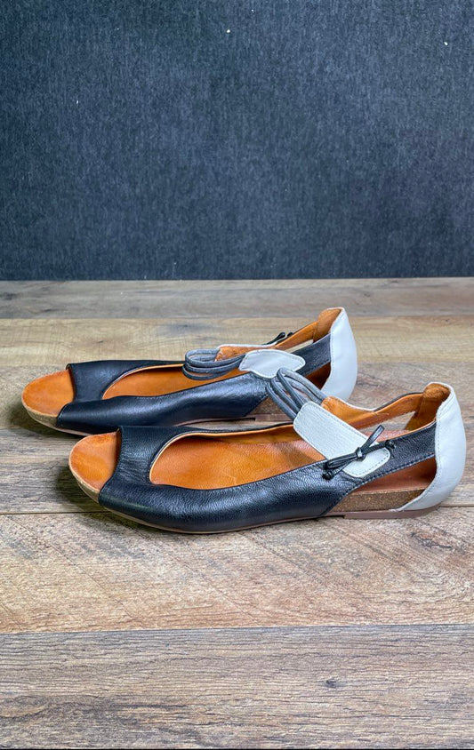 Spring Step Black Grey Leather Peep Toe Cutout Strappy Flats Women's Size 39