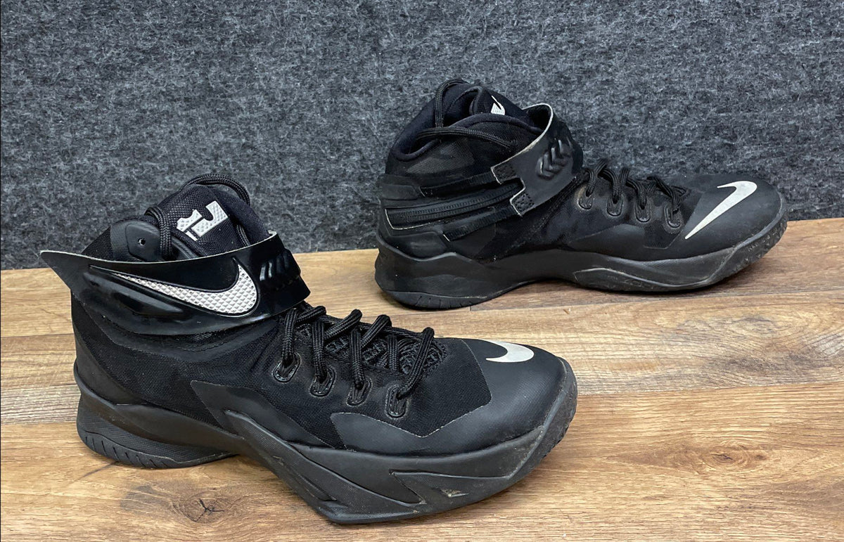 Nike LeBron Zoom Soldier VIII Black Metallic Silver Men's Size 7.5