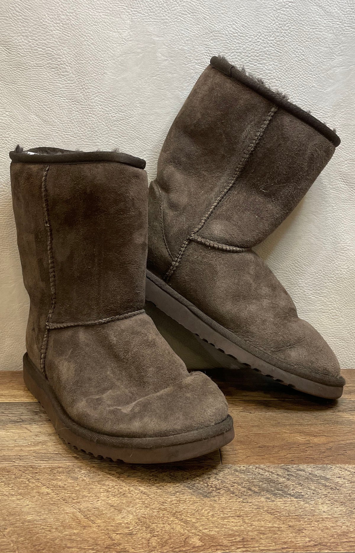 UGG Australia Classic Short 5825 Chocolate Suede Sheepskin Boots Size W9
