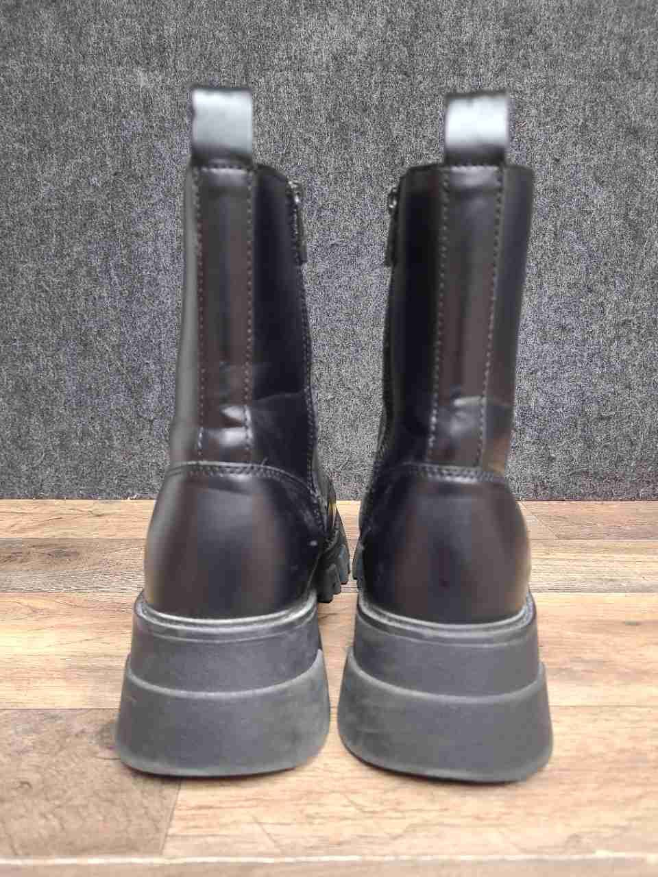 Levi's Women's Black Platform Combat Boots Side Zip Chunky Sole Size 10
