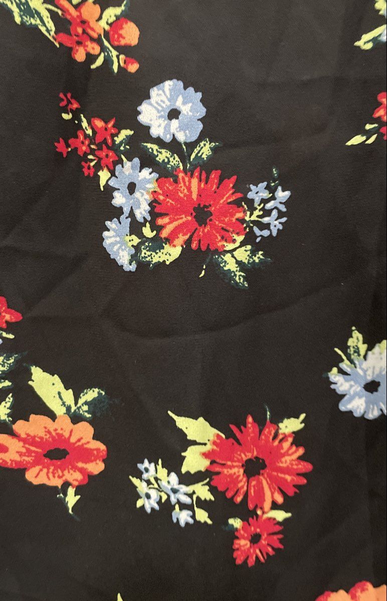 Chelsea and Theodore Women's Black Floral Short Sleeve Blouse Top Sz M