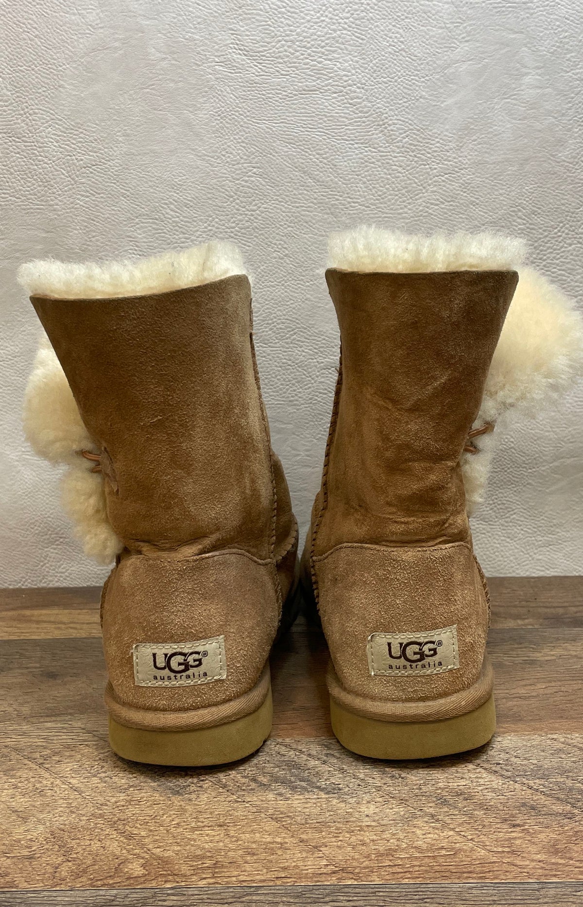 UGG Australia Bailey Button Chestnut Sheepskin Suede Boots Women's Size 7