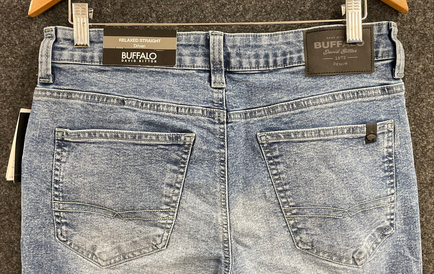 Buffalo David Bitton Men's Driven Relaxed Straight Jeans Blasted NWT Sz 30x32