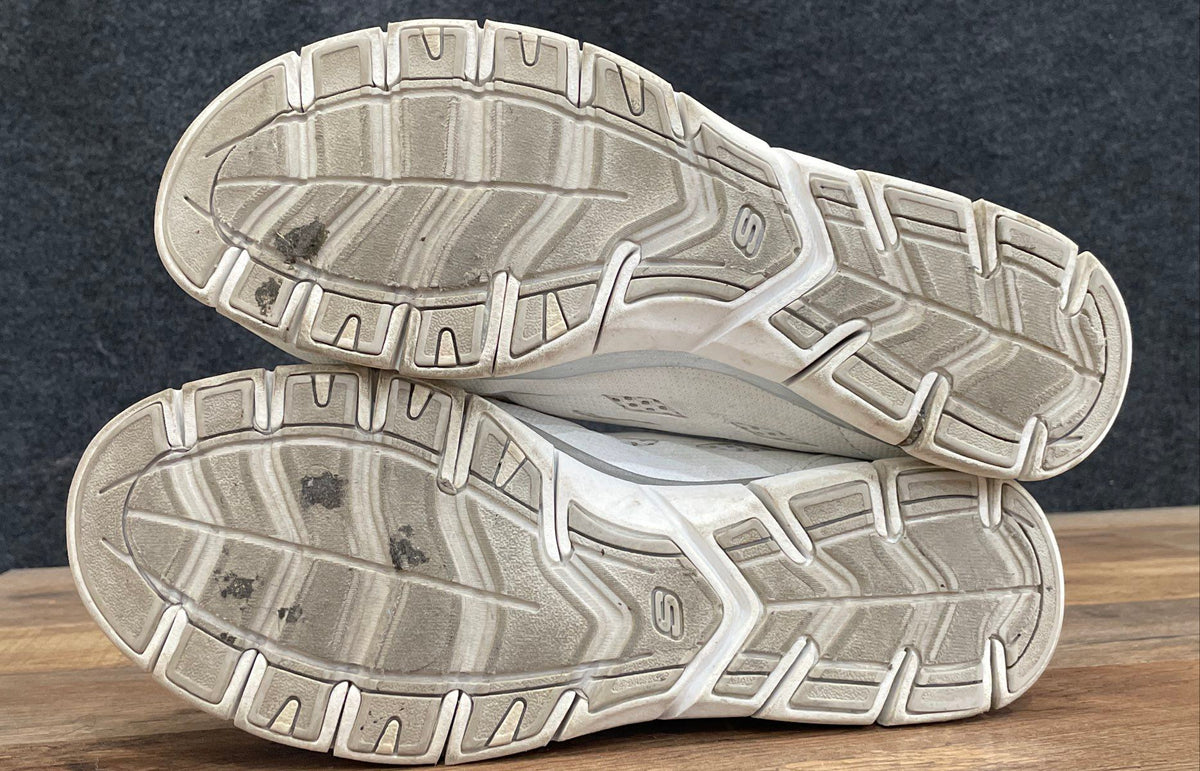 Skechers Wide Fit Memory Foam White Silver Walking Shoes Women's Size 8.5